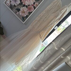 Elegant Cream Lace dress with Tulle Skirt